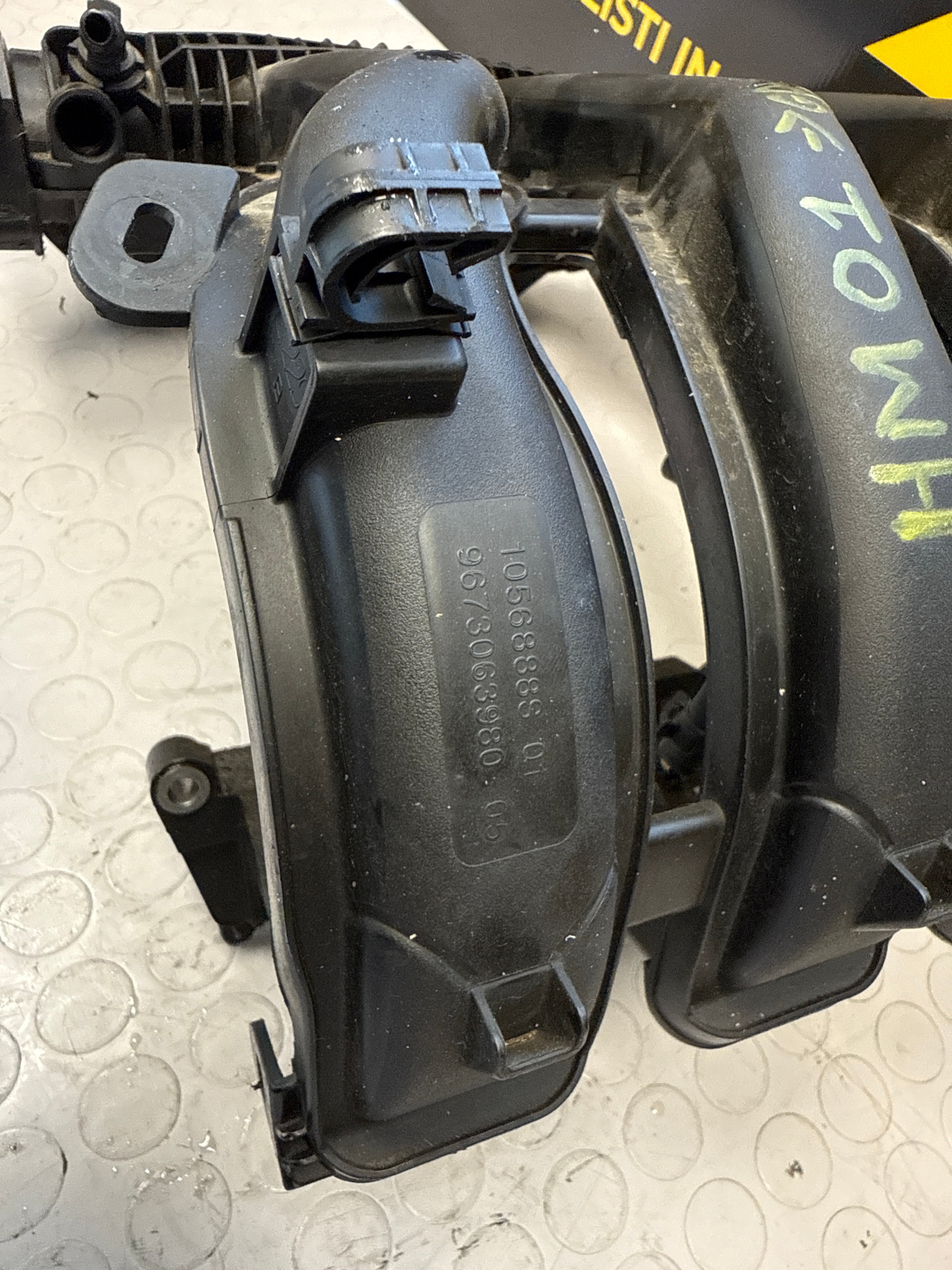 Intake manifold Peugeot 208 1.2 benz lpg HM01 9673063980