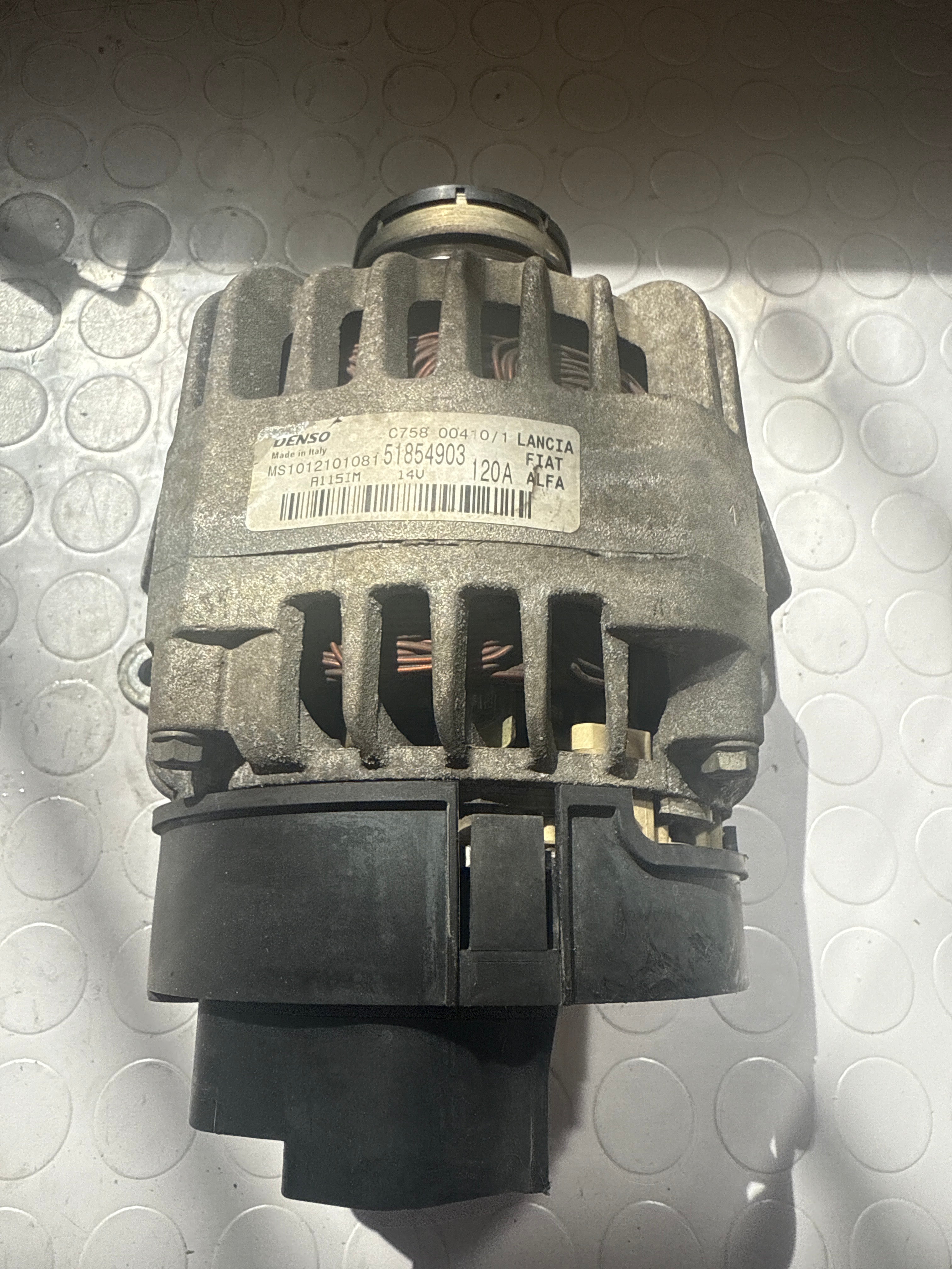 Alternateur Fiat essence 500l Alfa Romeo 1.4 essence 51854903 120A