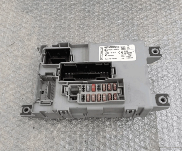 01353007080 BOÎTE À FUSIBLES POUR UNIVERSAL b5ef3d