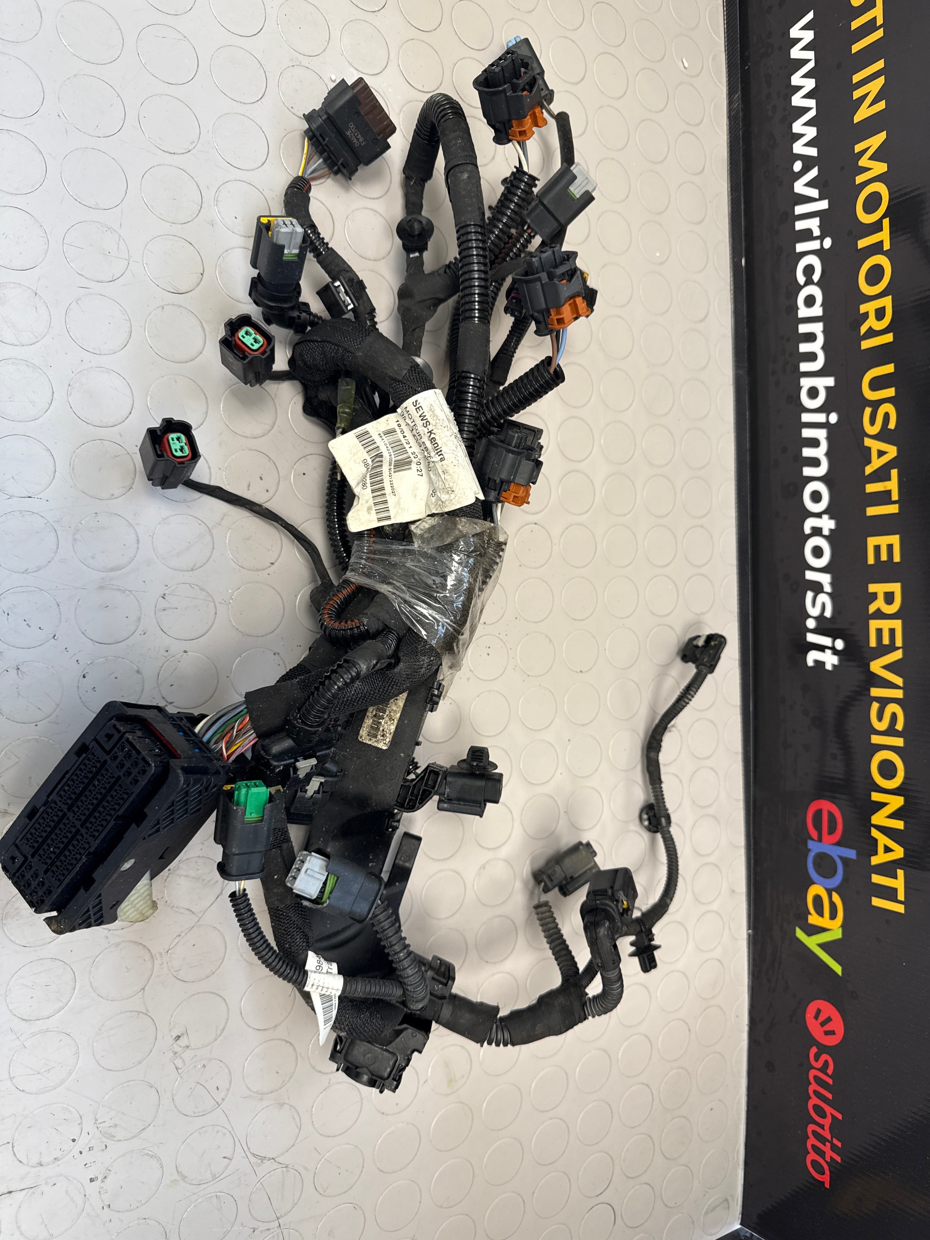 Cablaggio motore Peugeot 208 HM05 9841042280