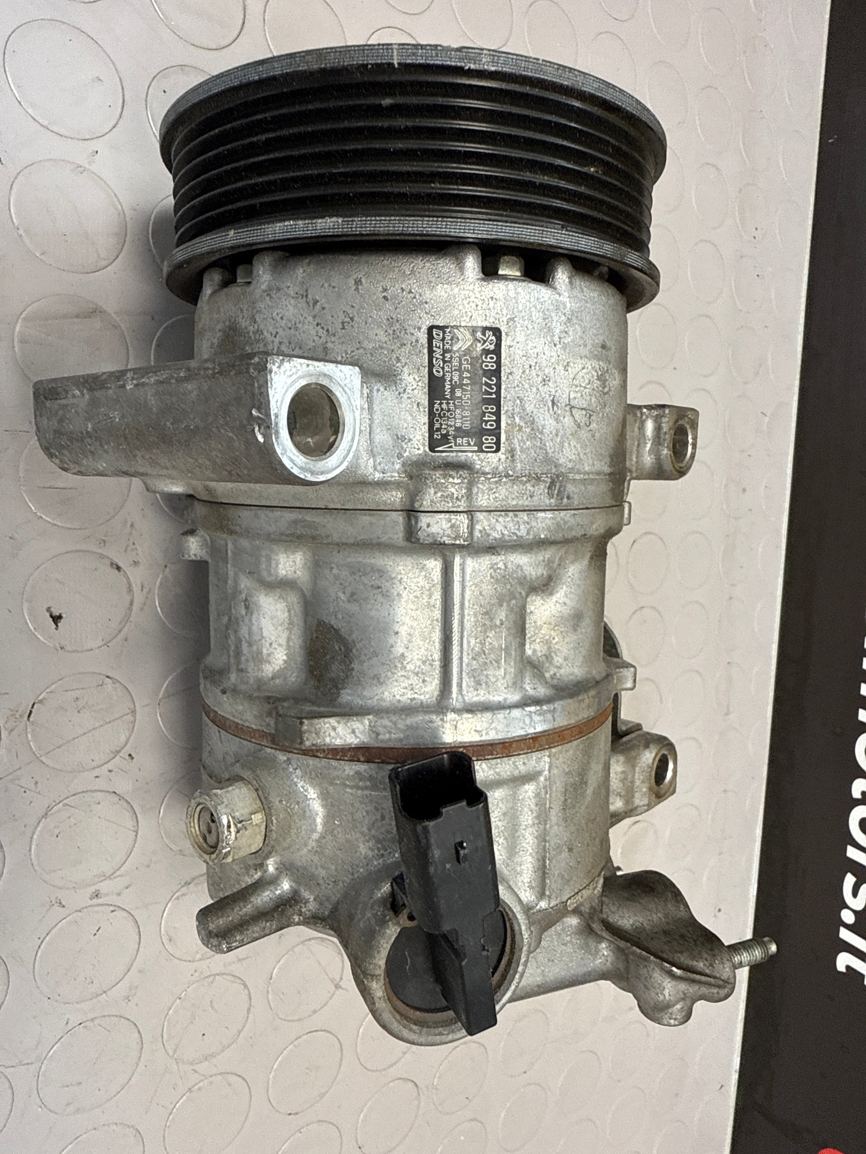 Compresseur de climatisation Peugeot 208 9822184980