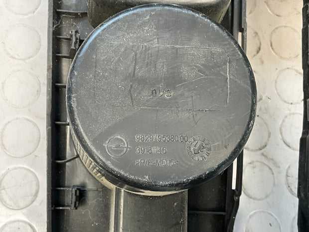 39196828 Cache porte-bouteille pour tunnel central Opel Corsa