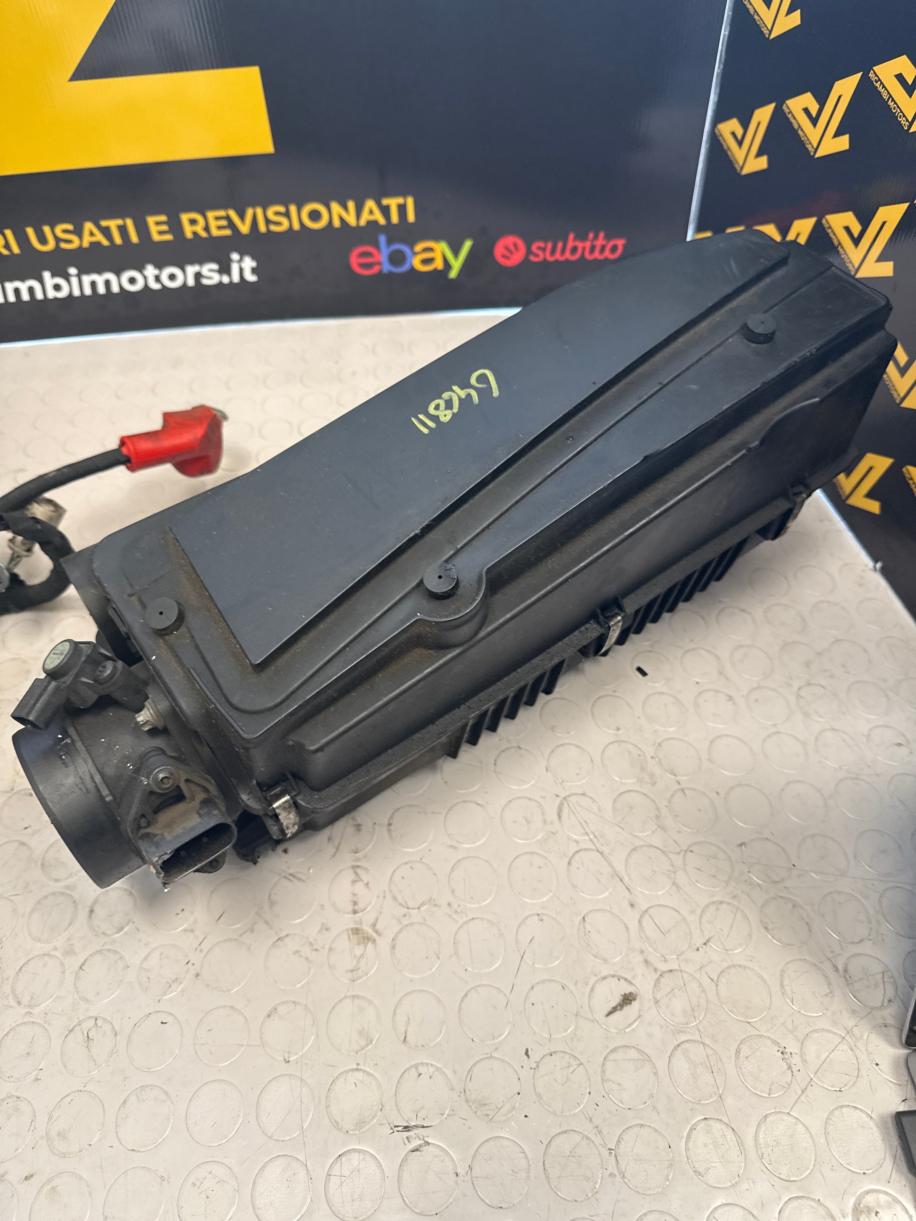 Box scatola filtro aria per Mercedes classe c berlina w204 646811 diesel 2200