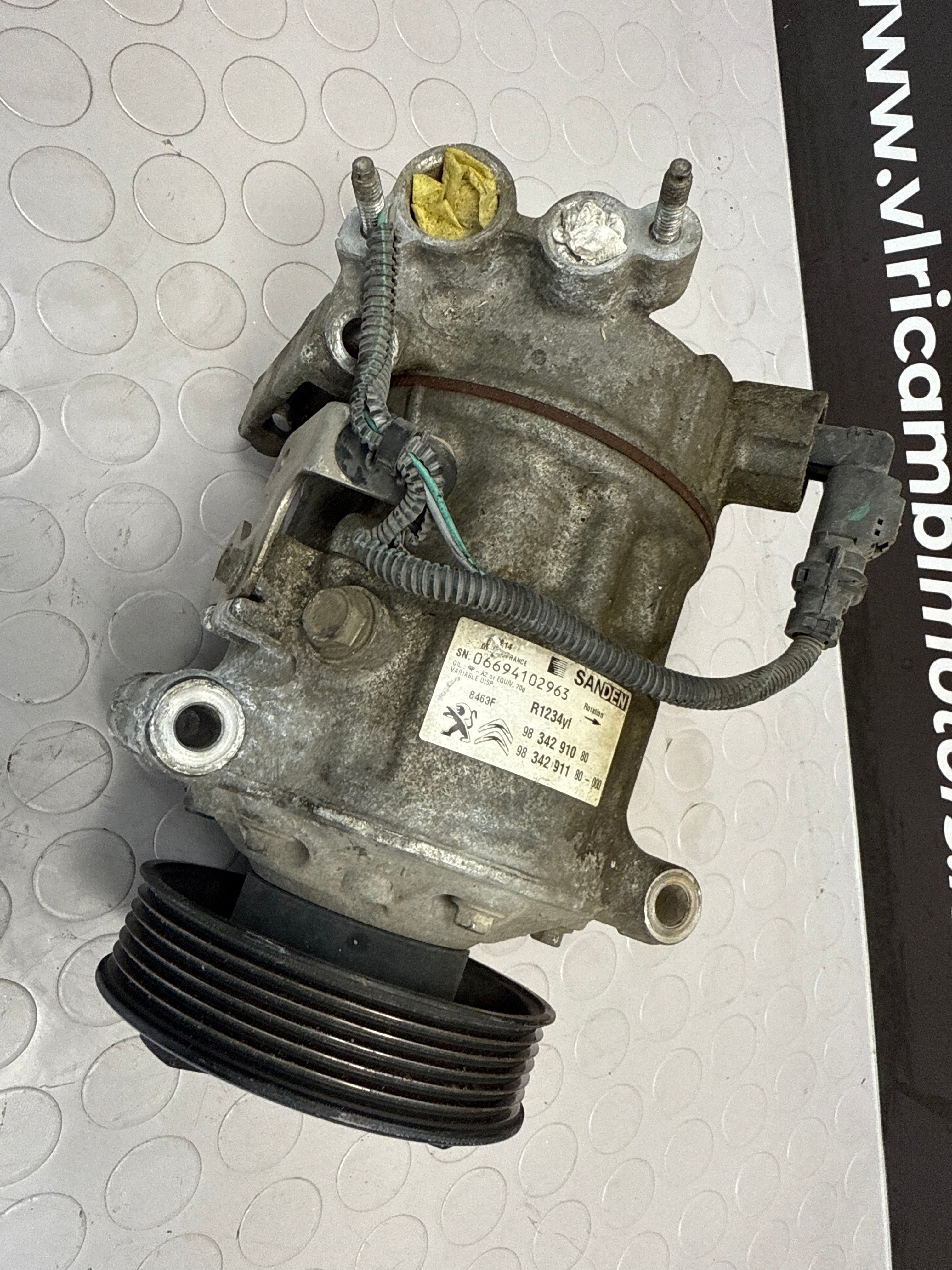 Compresseur de climatisation Peugeot 3008 5008 9834291080