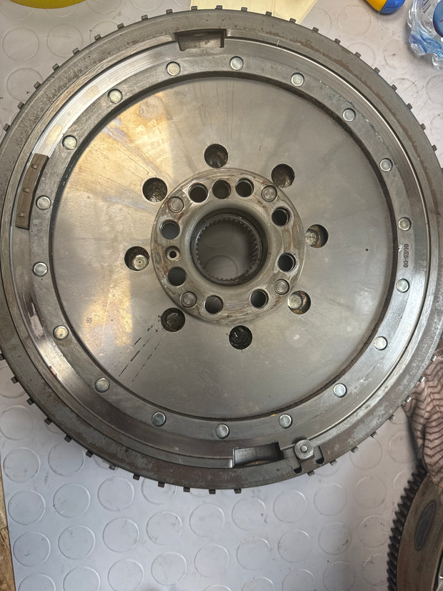 Volano a due masse per Mercedes W176 W246 C117 X117 X156 OM651 200/220 CDI A651 030 57 05