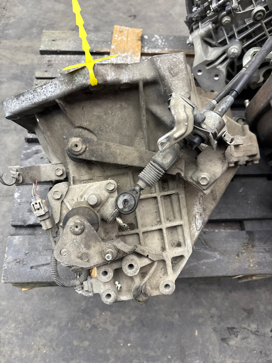 Toyota Yaris petrol manual transmission series 20tt010748324