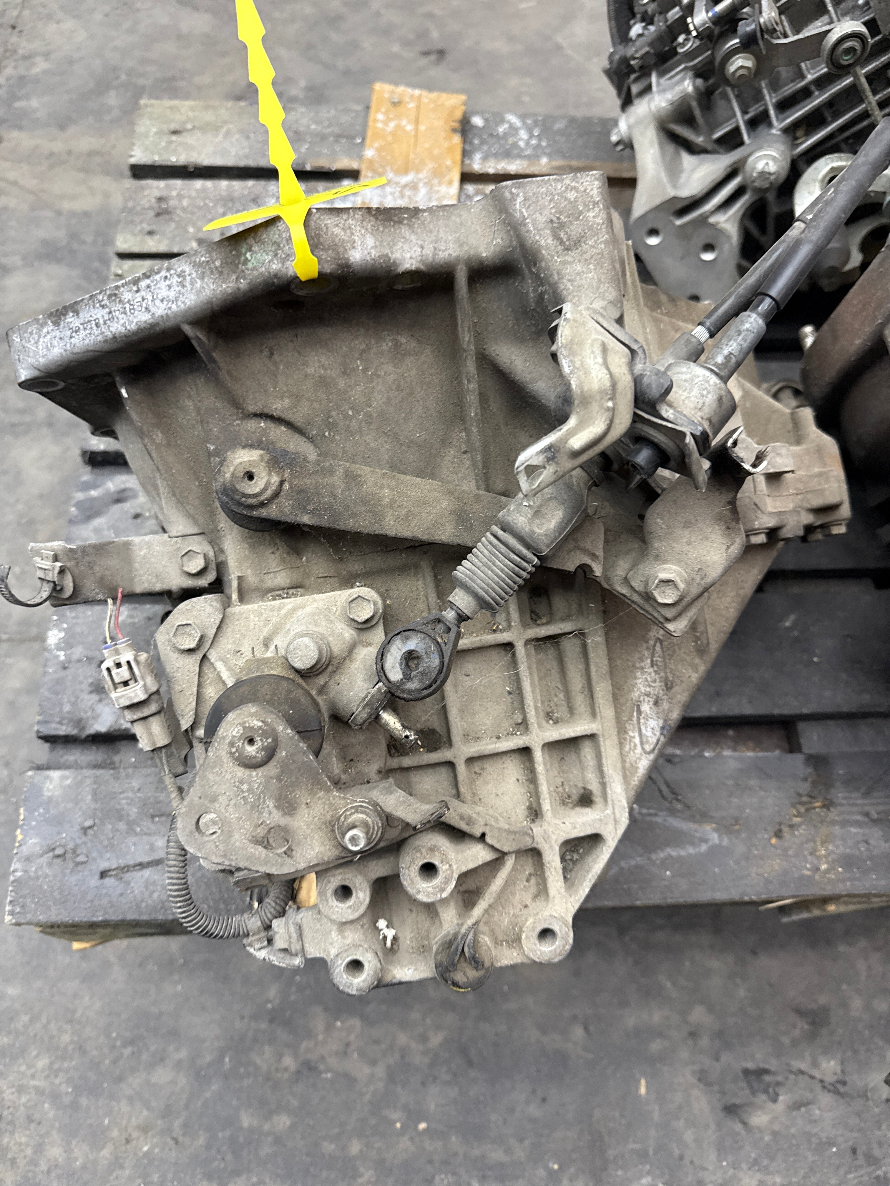 Toyota Yaris petrol manual transmission series 20tt010748324