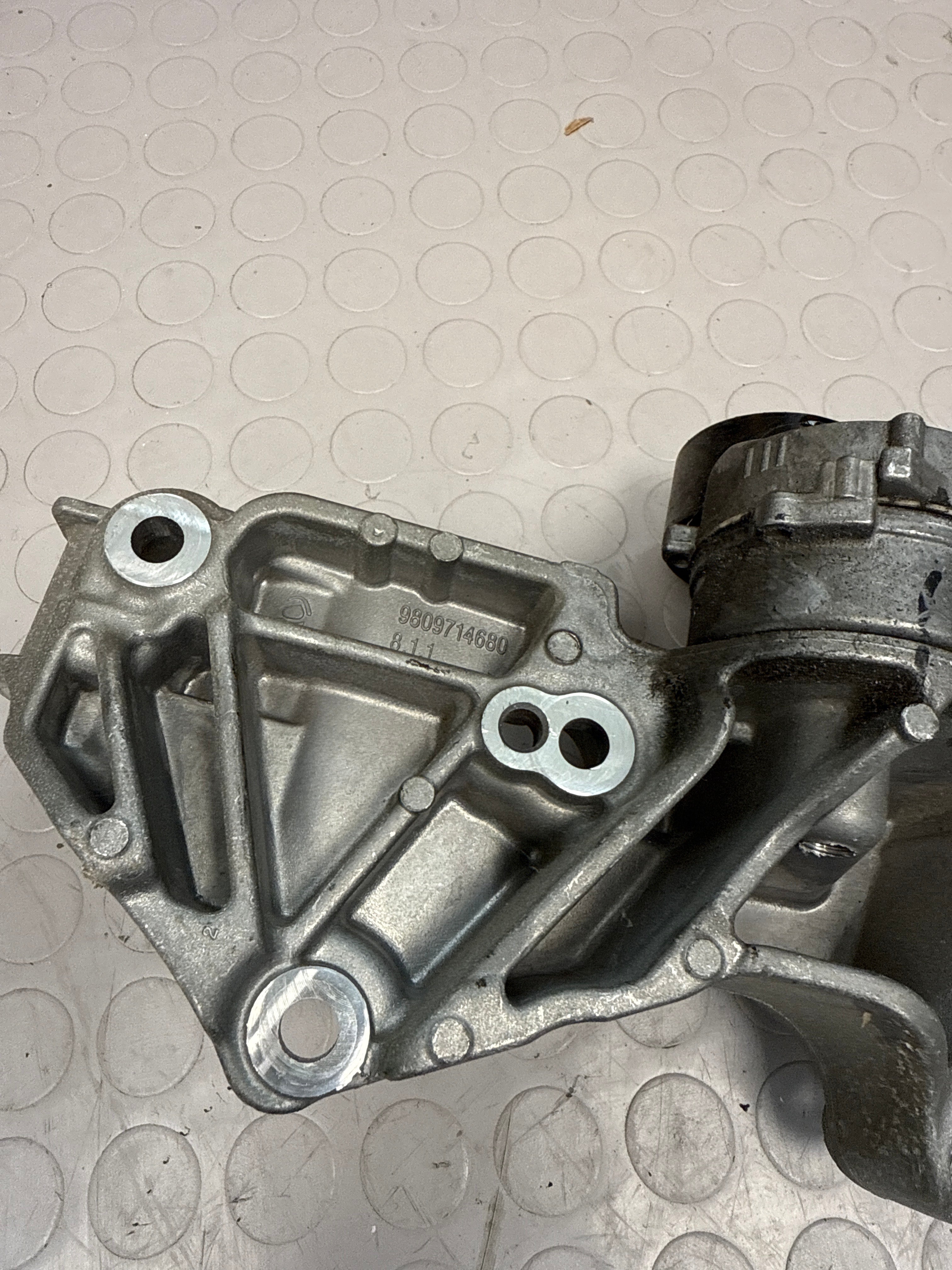 9809714680 support alternateur compresseur Peugeot 308 1.2 b 12v Man 6m