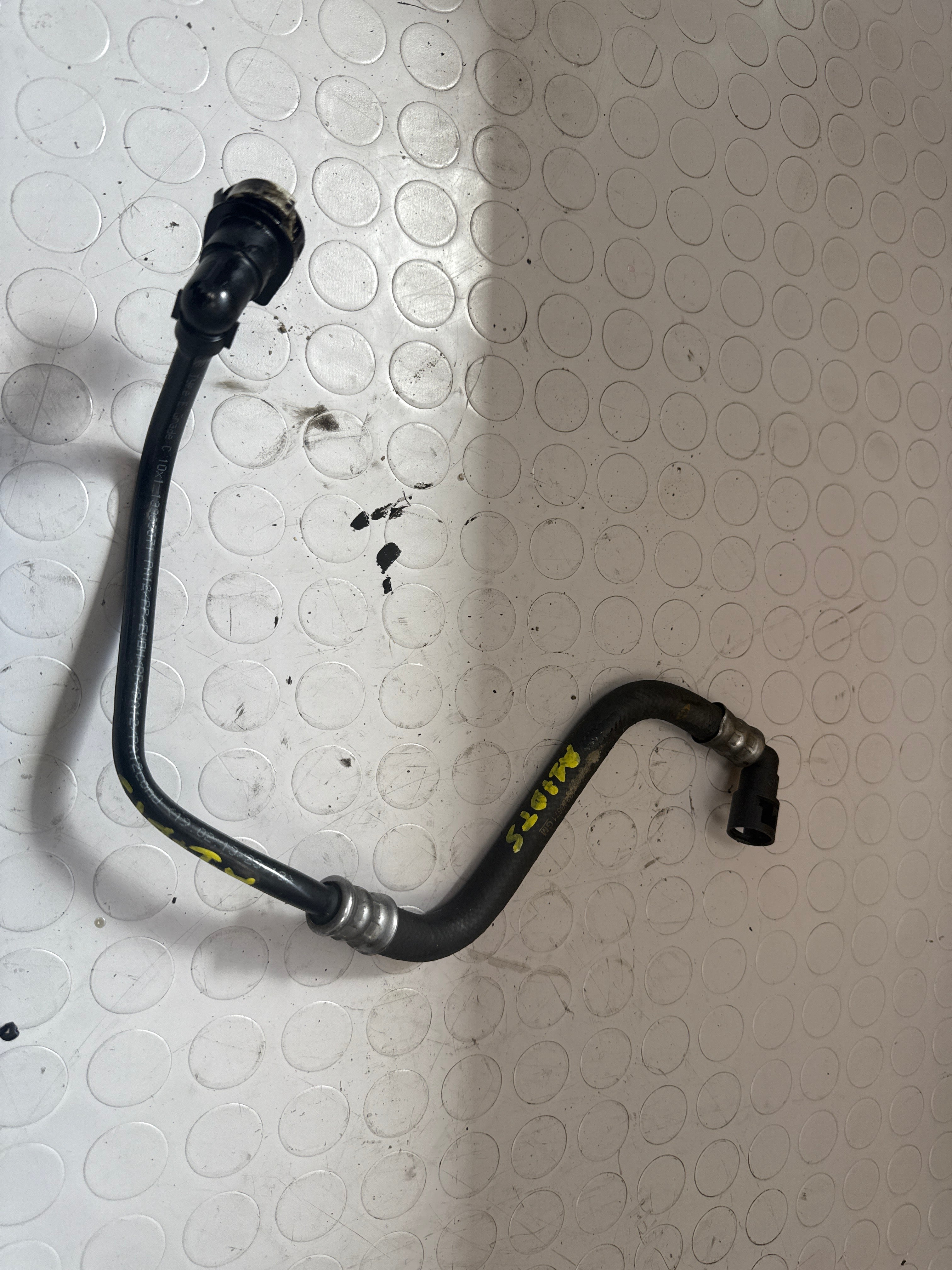 Tuyau de distribution de carburant Opel Astra A17DTS 1333671