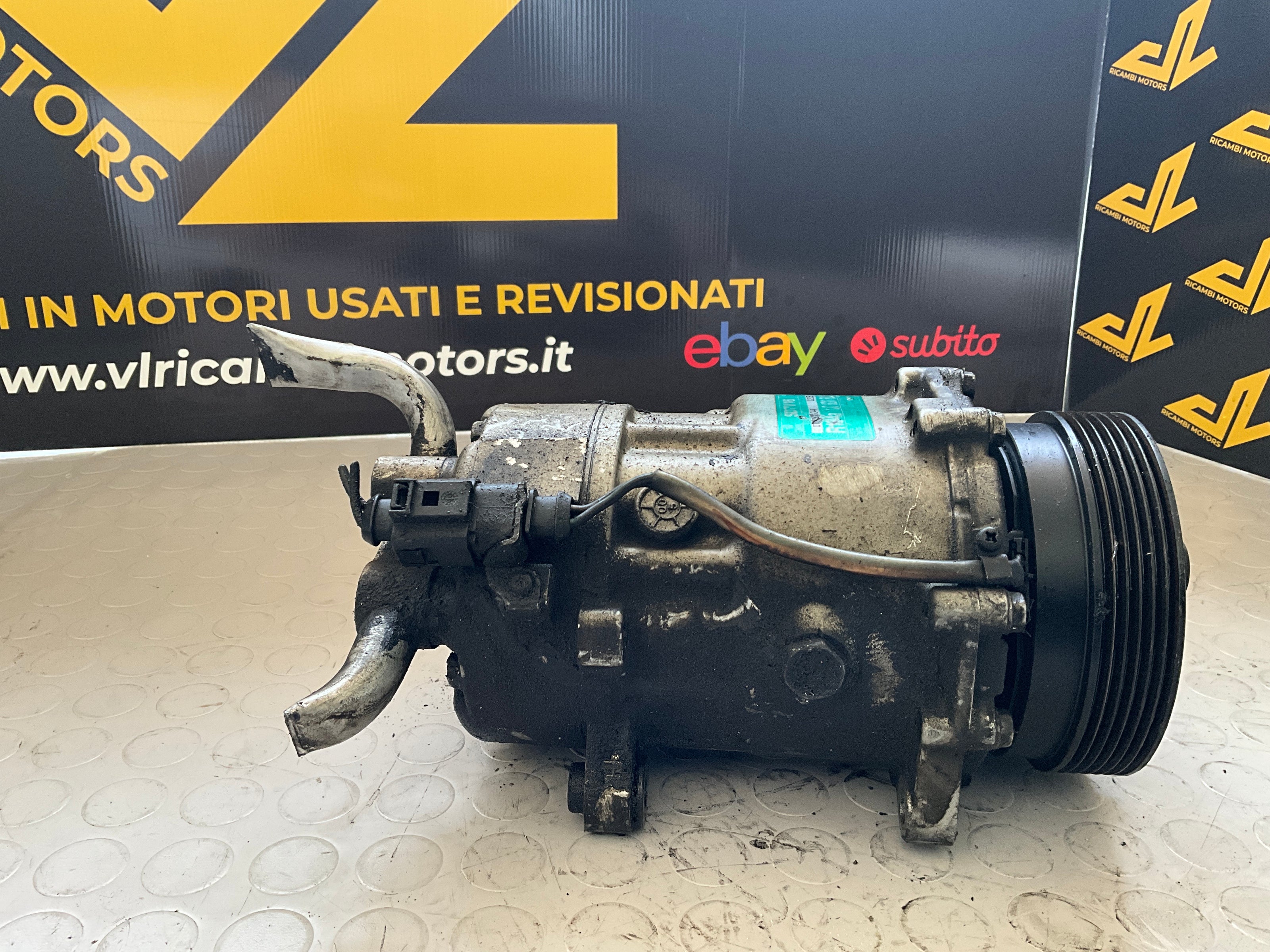 Compresseur de climatisation Audi Volkswagen 1j0 820 803 f