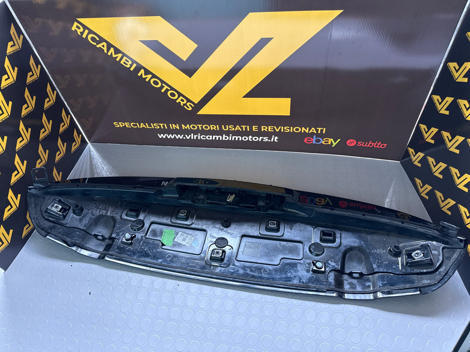 Becquet de hayon arrière Renault Clio série 4 code 96030657 