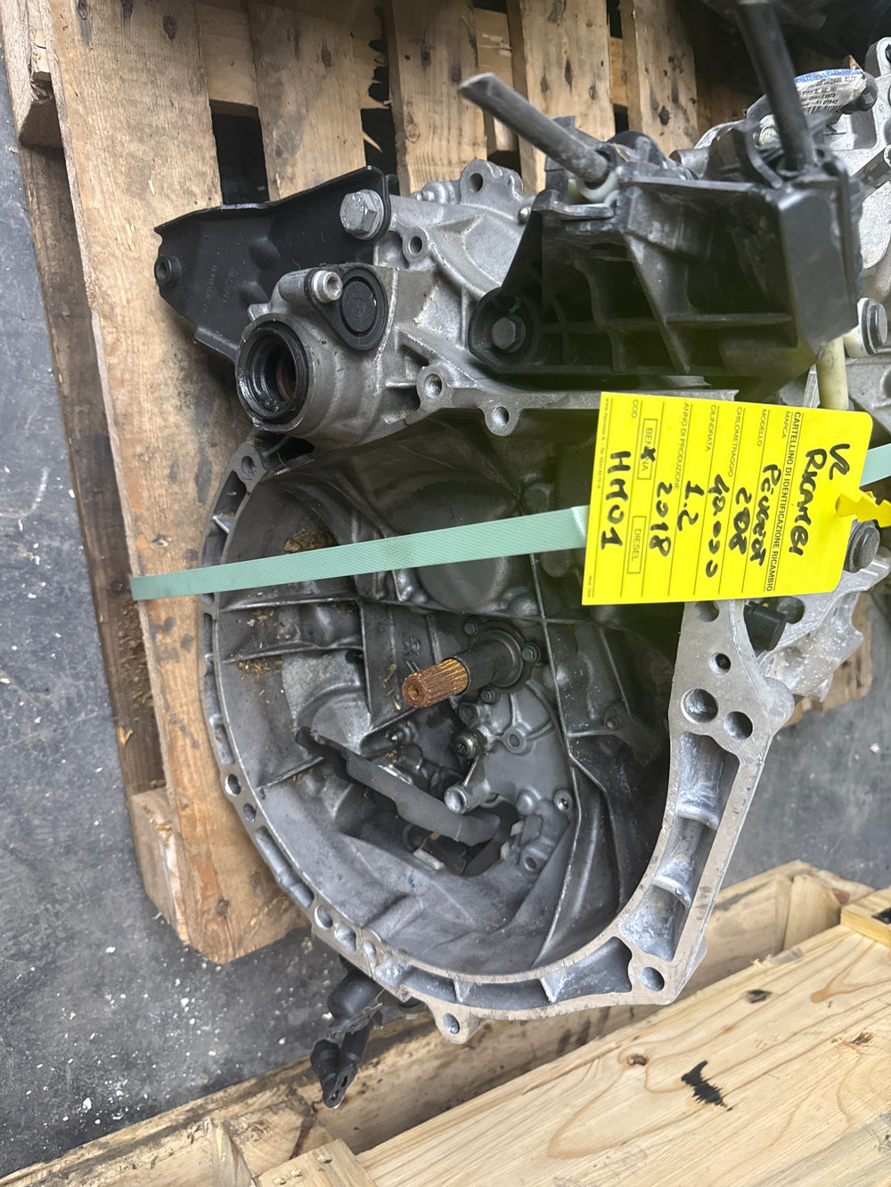 Boîte de vitesses manuelle PEUGEOT 208 1.2 12V HM01 d'origine d'occasion