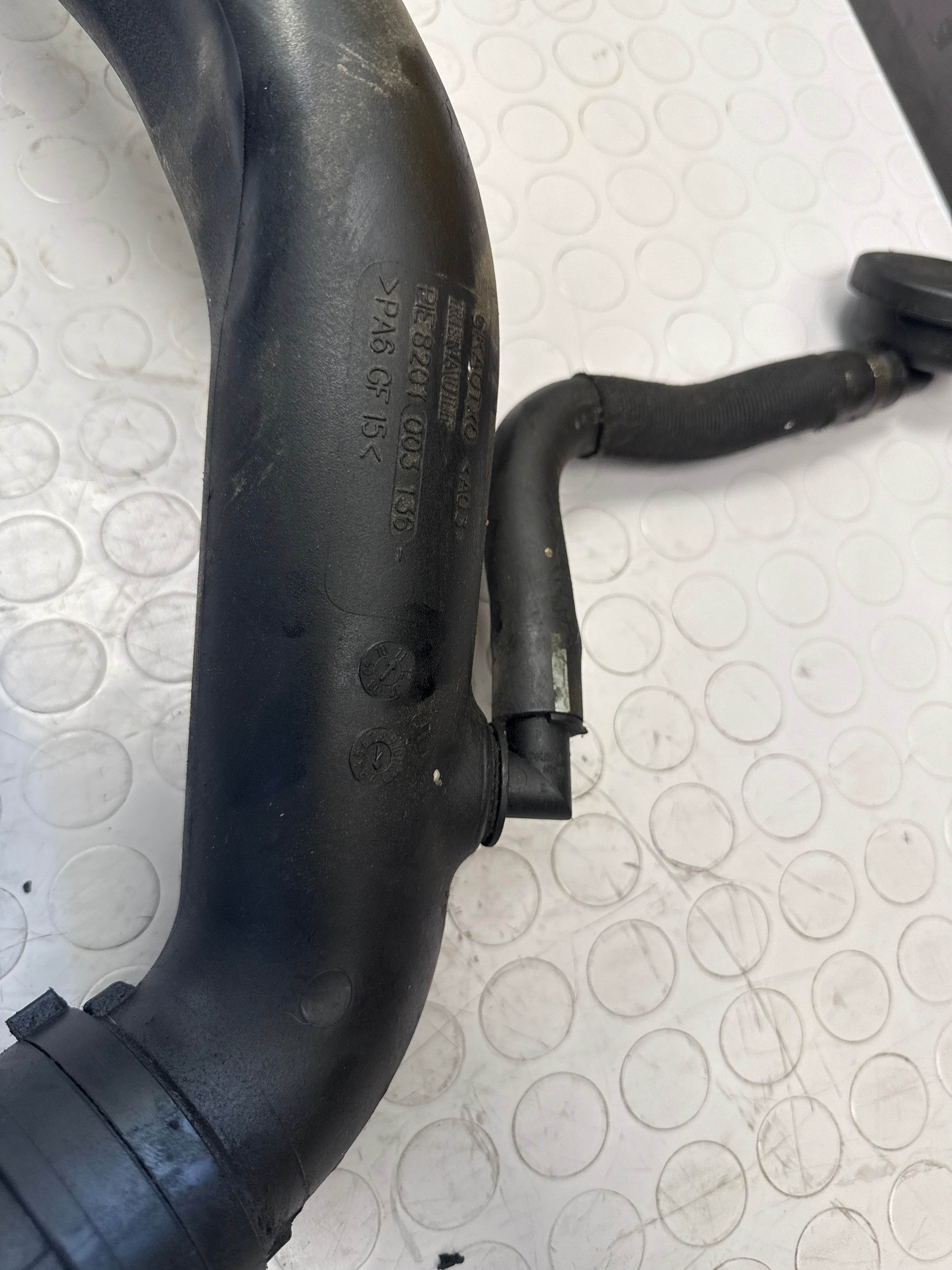 Tuyau d'échangeur Renault Scenic 1.9 DCI Pie 8201 003 136