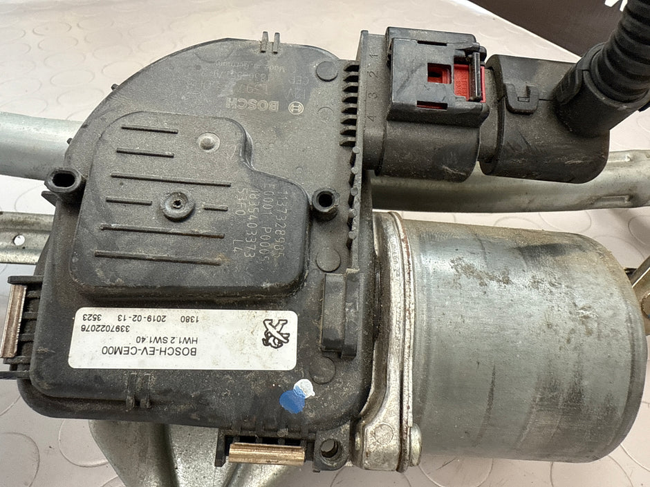 Moteur d'essuie-glace avant Peugeot 3008 1.6 2016 10393929 