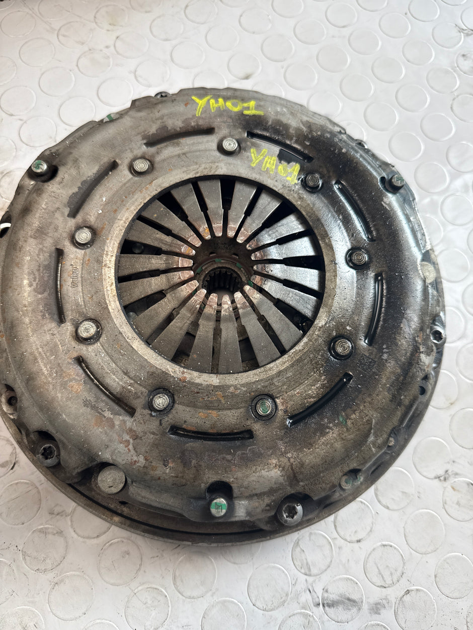 Kit embrayage et volant moteur Peugeot 1.5 diesel YH01 2019