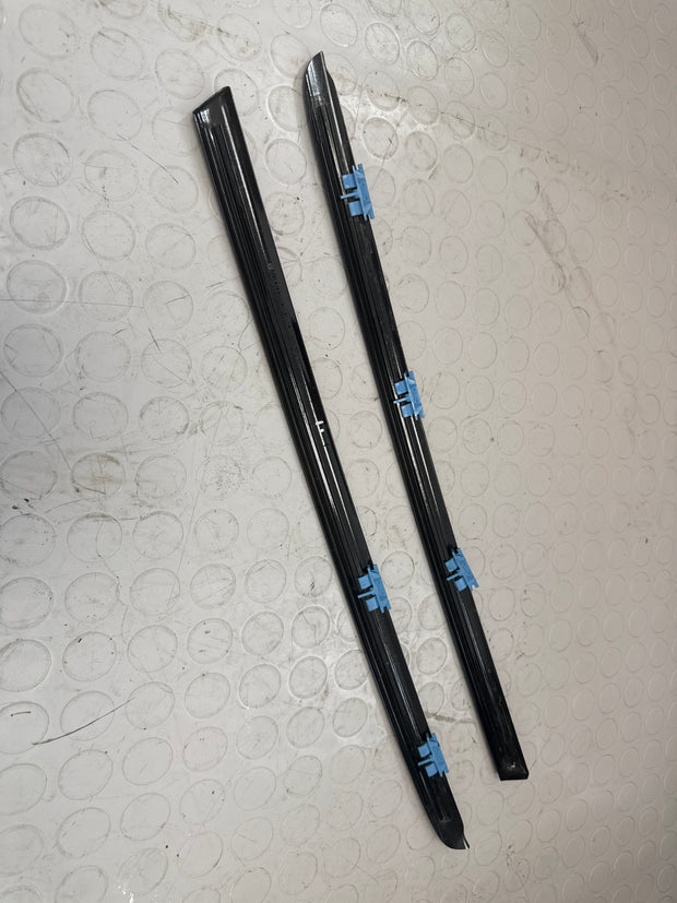 Asta decorativa originale Mercedes-Benz W117 CLA finestrino posteriore destro  sinistro A1186730400